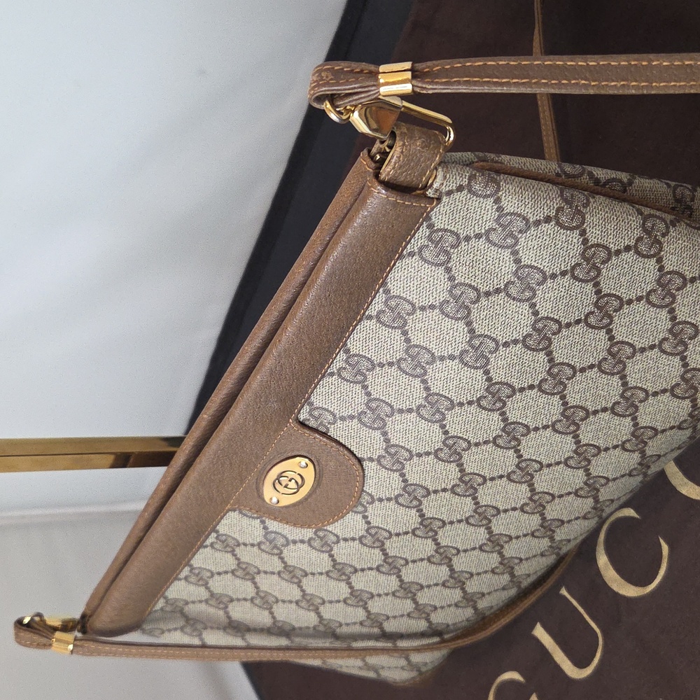 Gucci 1970's Rare convertable crossbody/clutch an archived collectible piece - Picture 7 of 16